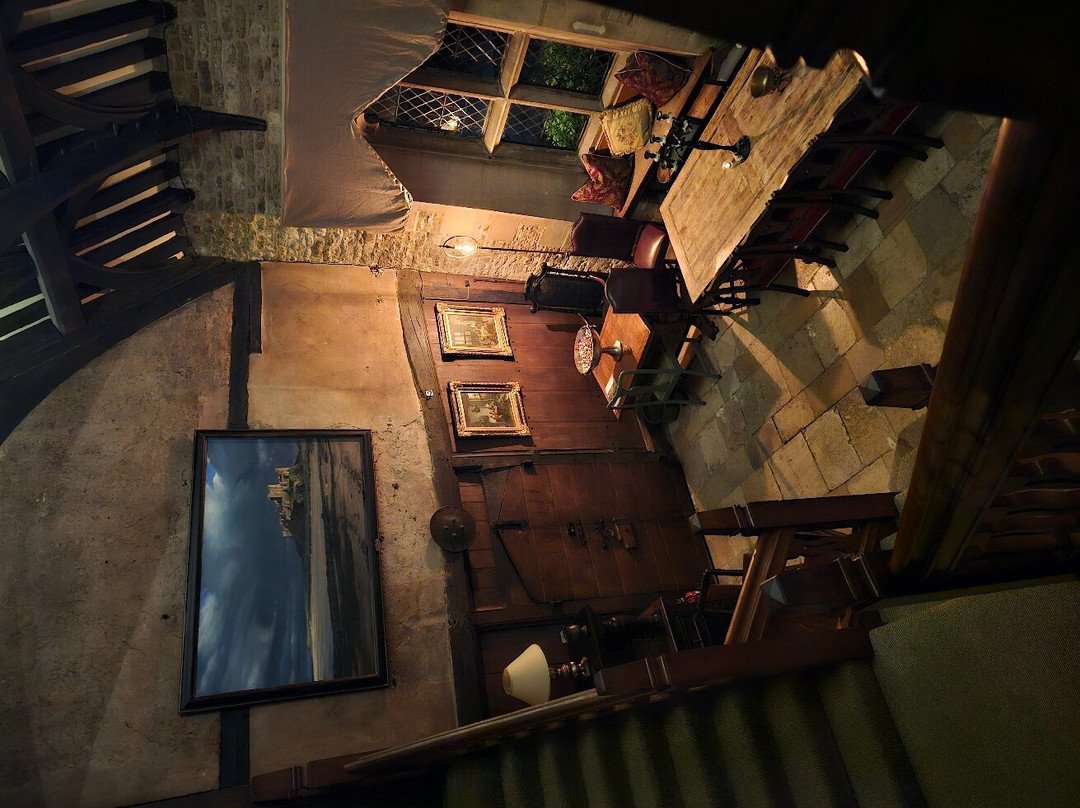 赛文皇冠酒店主图