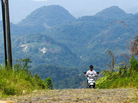 Scenic Motorcycle Tours Indonesia-茂物必去景点