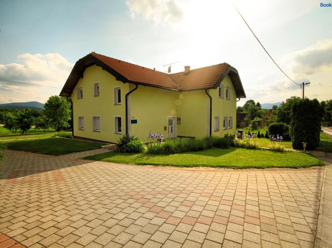 Apartment & Rooms Arija