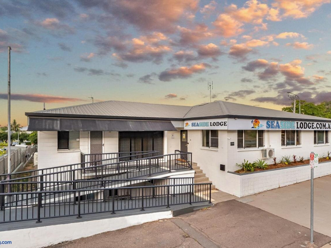 Seaside Lodge Hostel Townsville- Right Next to Coles, 2 Mins Walk to Strand & CBD- Passport Required