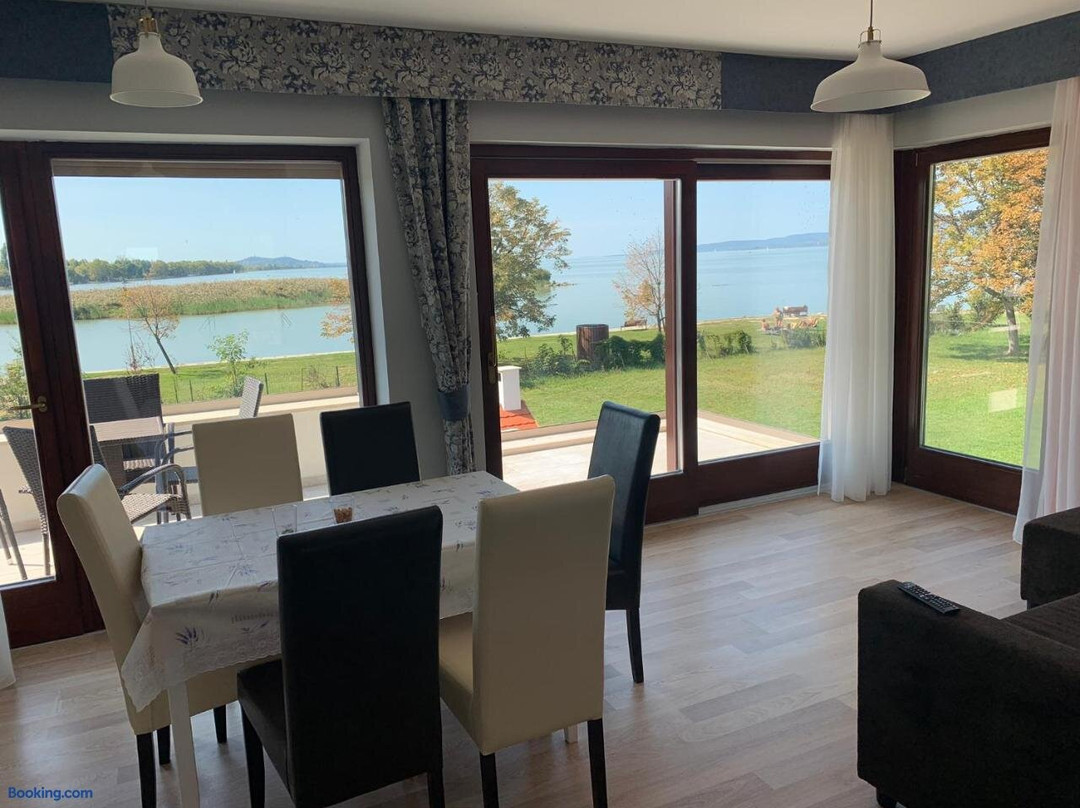 Balatonboglar - Golden Bridge Apartments