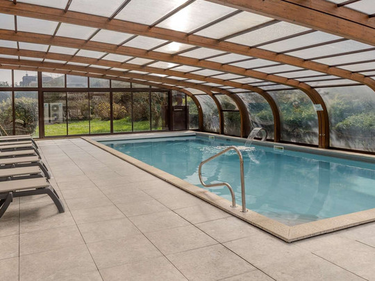 克罗瑟利洪福乐酒店主图