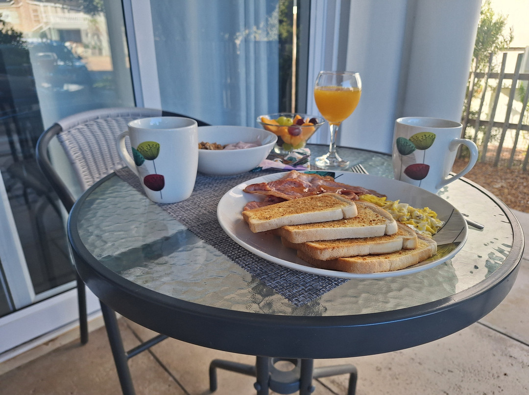 82 Steps to the Beach主图