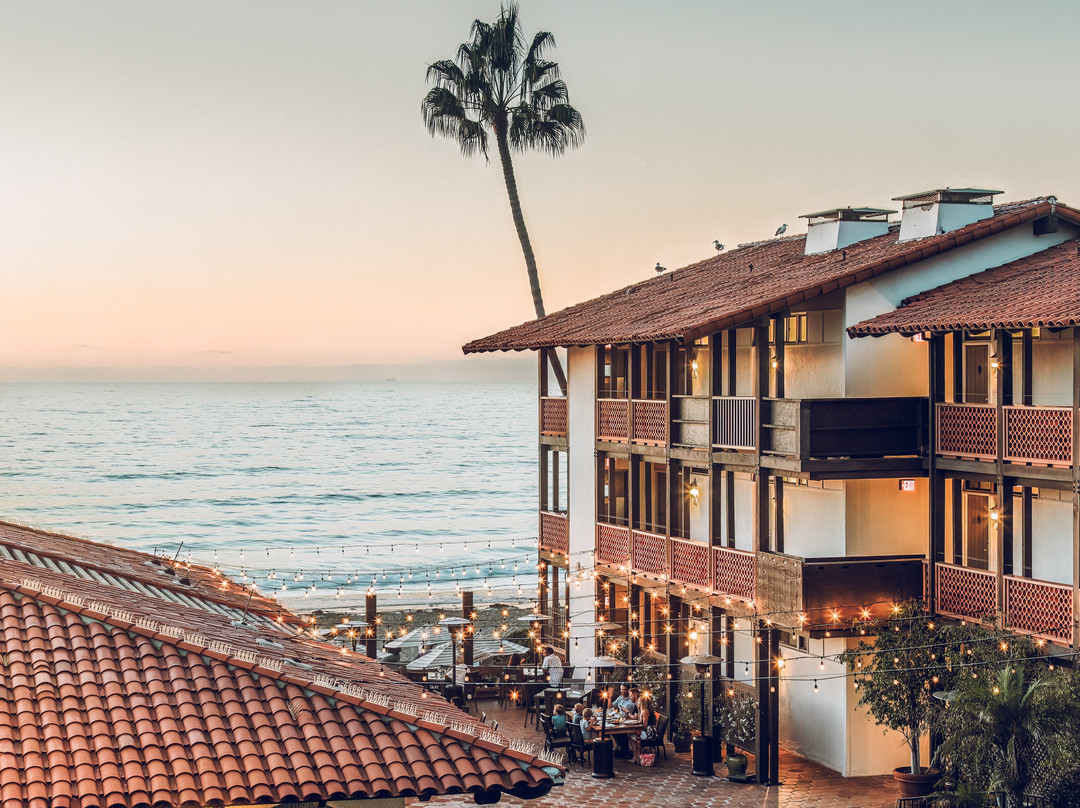 拉霍亚海岸酒店