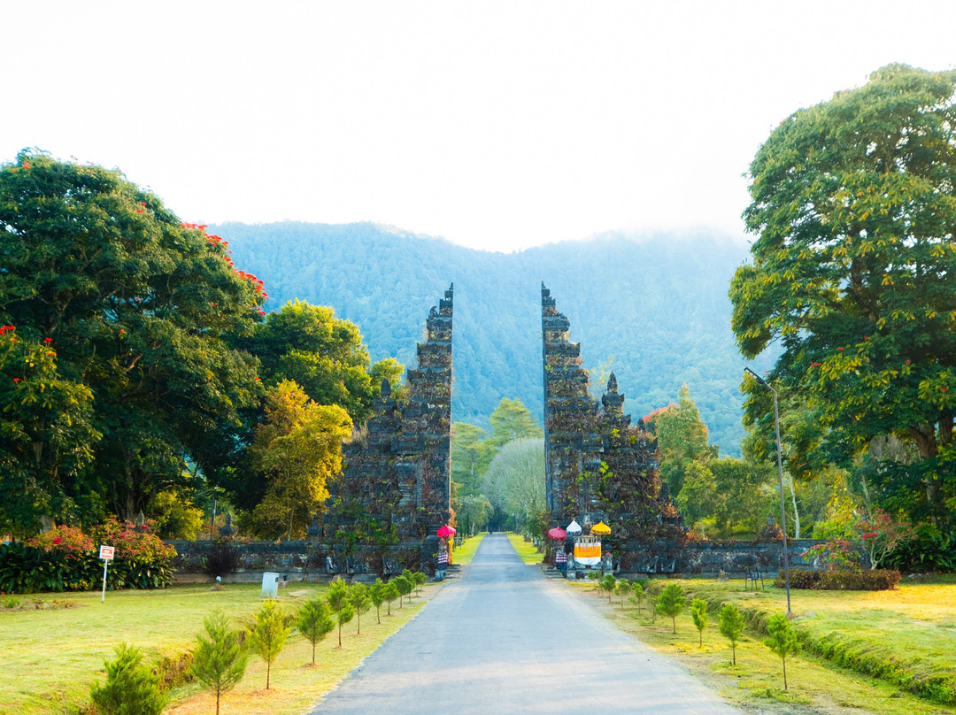 Handara Iconic Gate景点图片