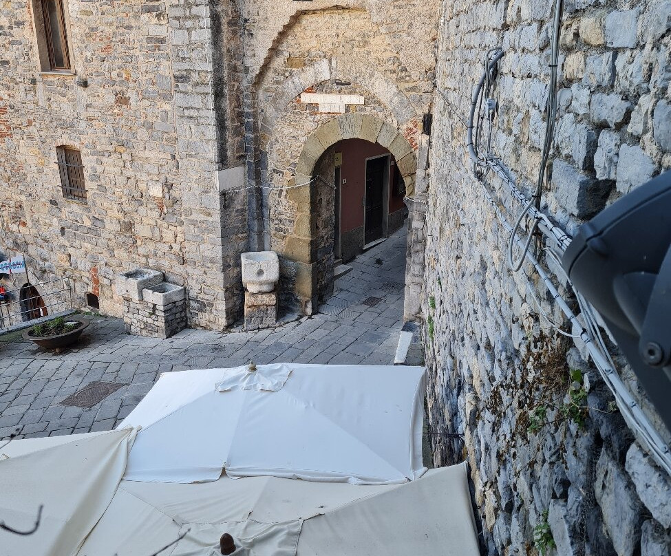 Porta del Borgo-韦内雷港必去景点