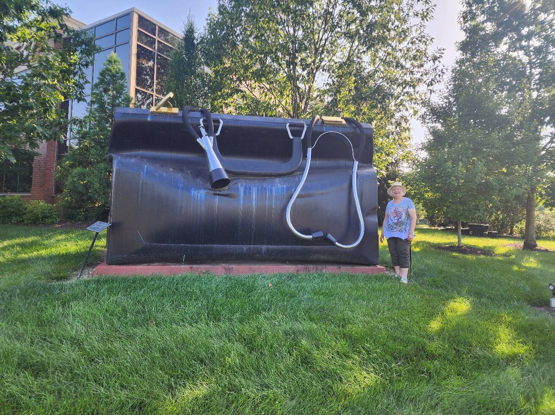 Huge Doctor's Bag With Stethescope-纽瓦克必去景点