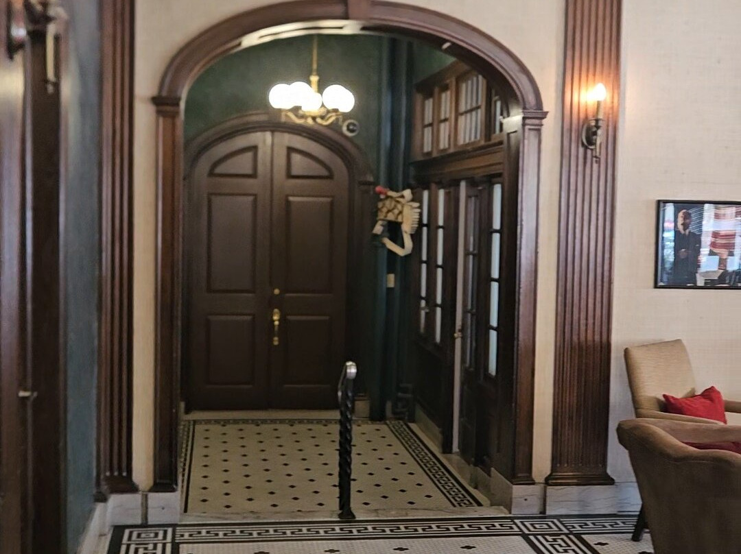 Penn Wells Hotel主图