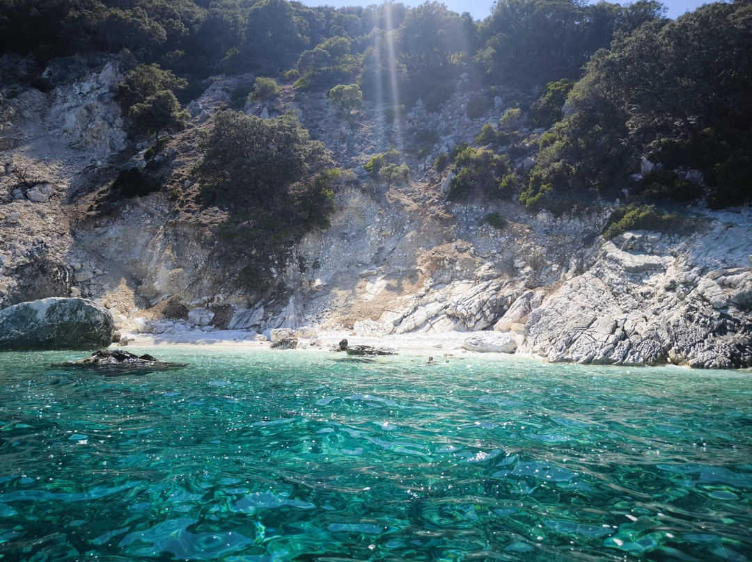 Yellow Boats Company-阿吉亚埃菲米亚必去景点