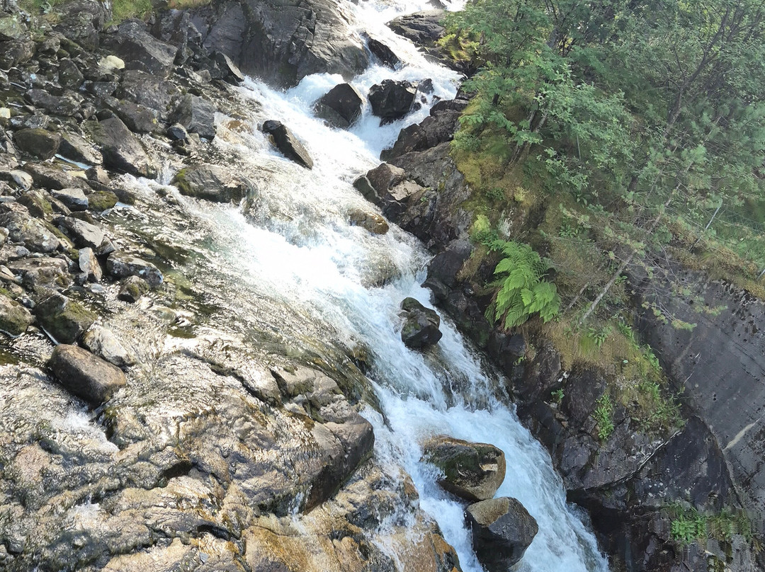 Langfoss Waterfall-Fjaera必去景点