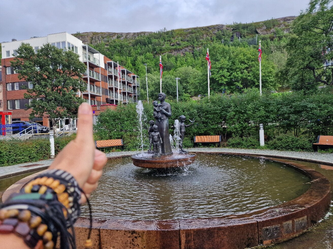 Fountain Mother and Child-Hammerfest必去景点