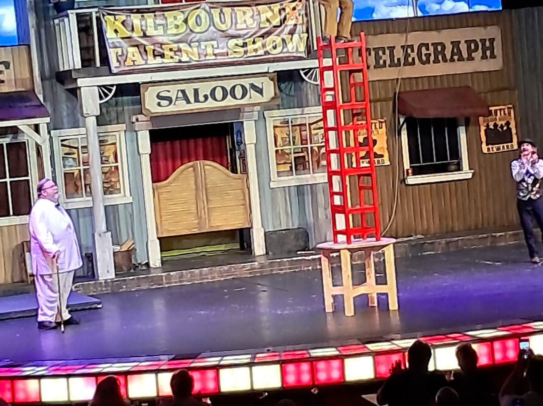 Sneaky Pete's Wild West Dinner Show-威斯康星峡谷必去景点