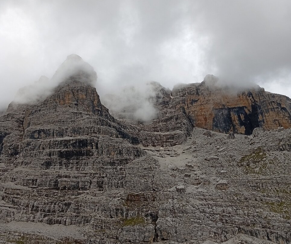 Rifugio Tuckett e Sella-马多纳迪坎皮格里奥必去景点