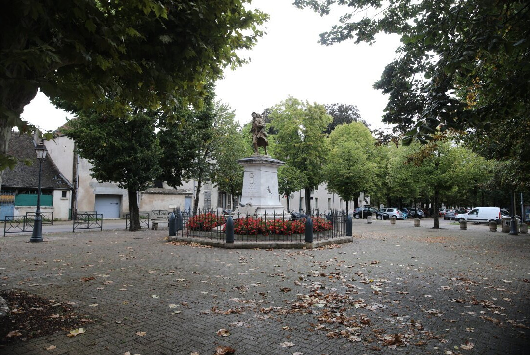 Monument Aux Morts - Seurre-Seurre必去景点