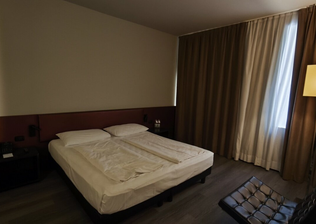 Continental Hotel主图