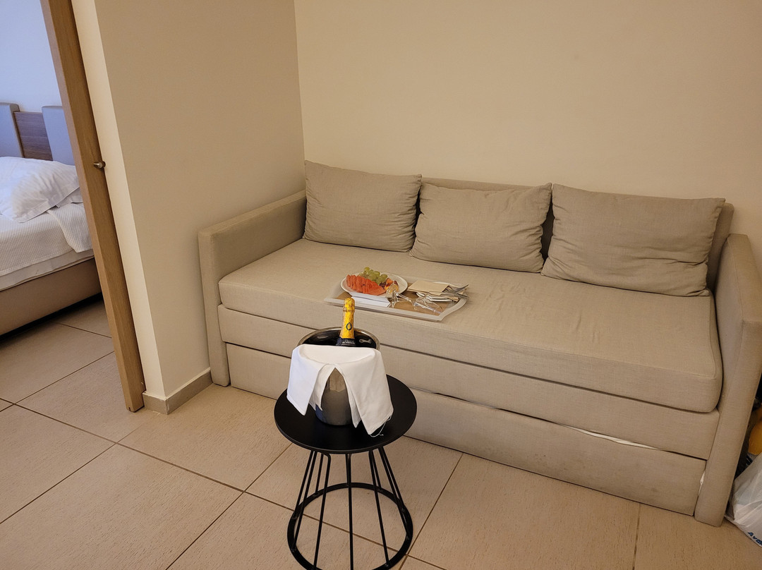 Maritimo Beach Hotel主图