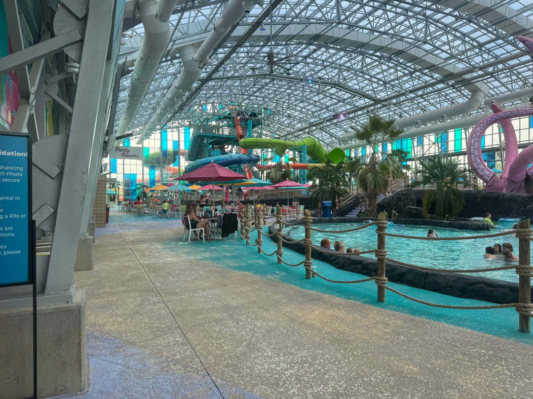 Tropic Falls At OWA-弗利必去景点