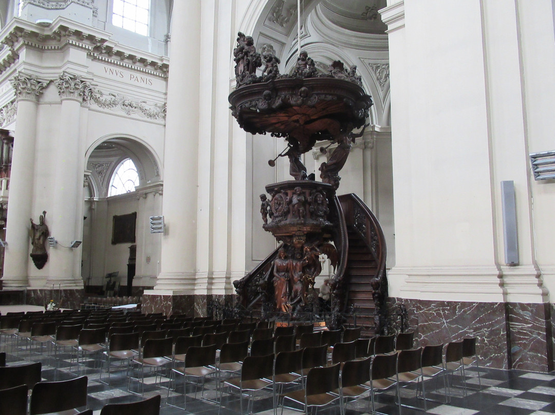 Cathedral de St-Aubain (St. Aubain Cathedral)-那慕尔必去景点