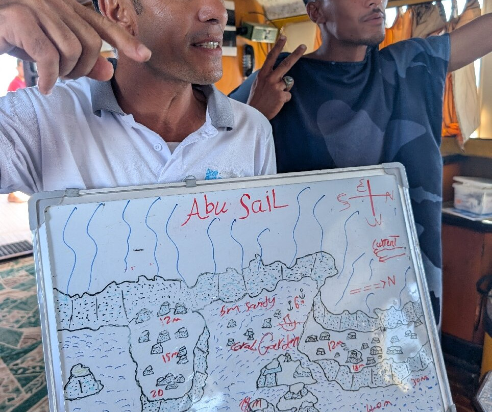 Deep Ocean Blue Diving Center-艾尔可西利亚必去景点