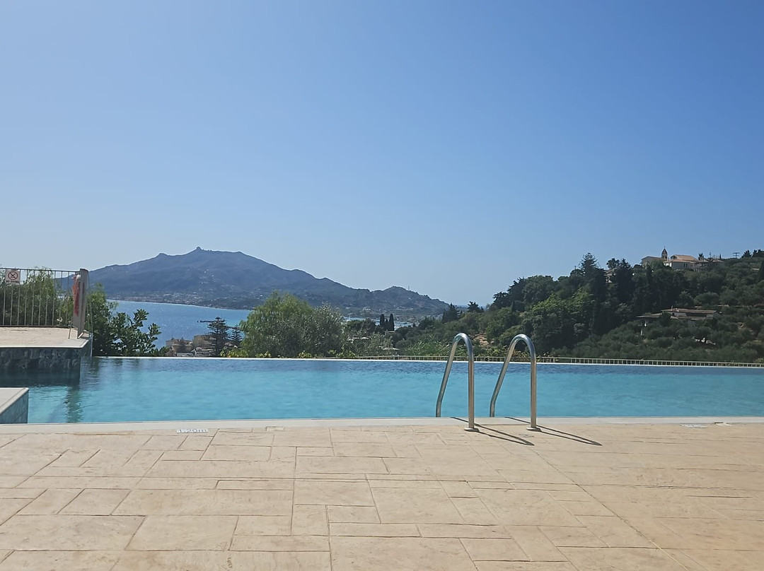 阿克斯阿瓦隆酒店主图