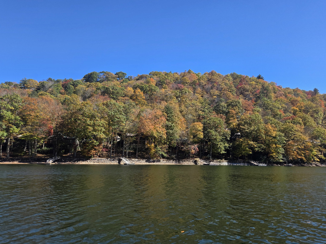 Lake Glenville Scenic Waterfall Cruises-Cashiers必去景点