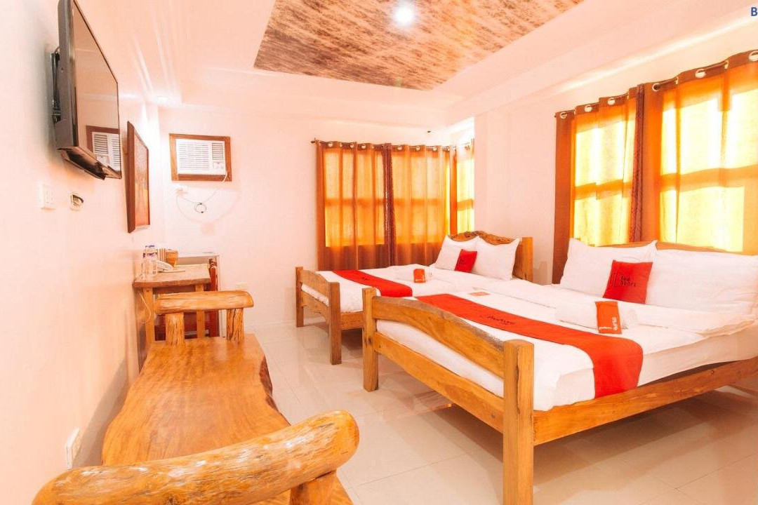 RedDoorz Plus @ Jollydays Hotel Nueva Ecija