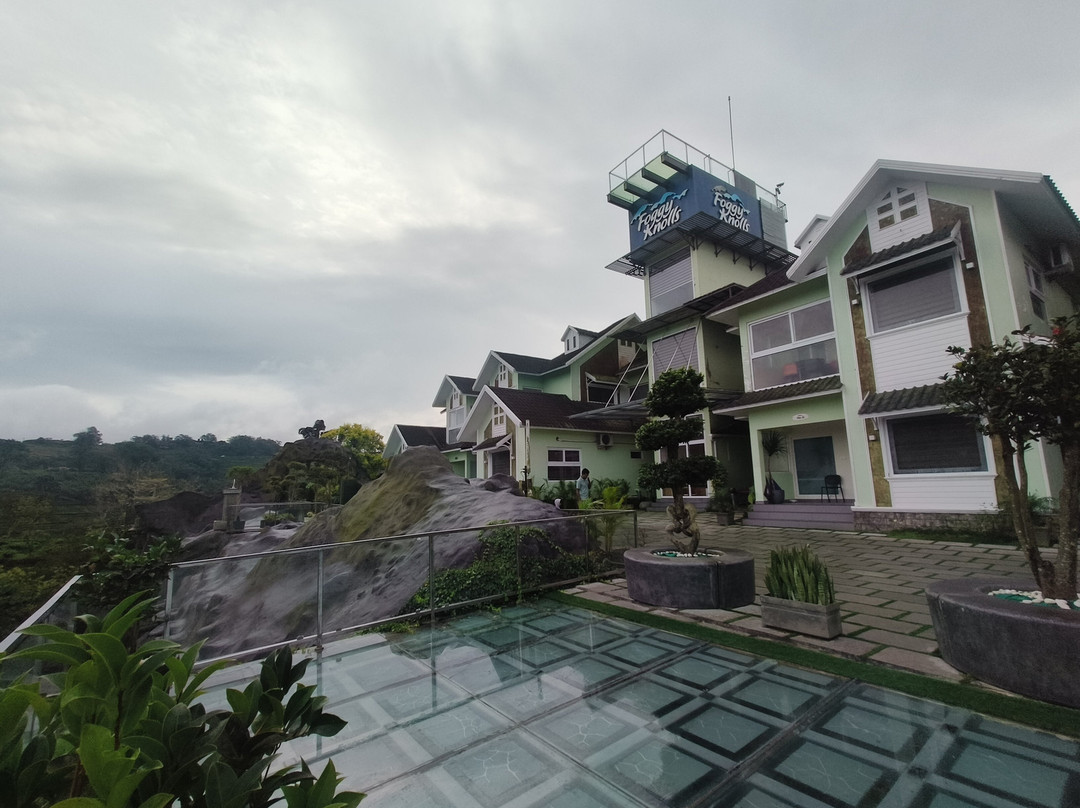 Foggy Knolls Resort主图