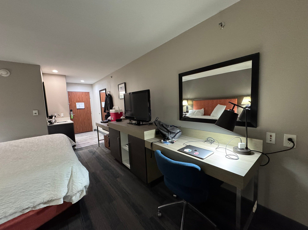 布朗伍德希尔顿恒庭酒店主图