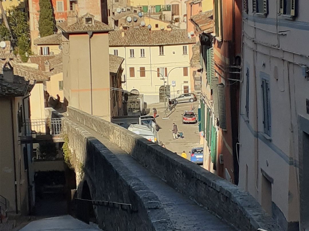 Acquedotto Medievale-佩鲁贾必去景点