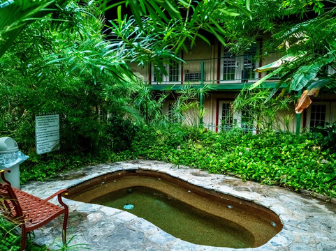 Family Garden Inn & Suites主图