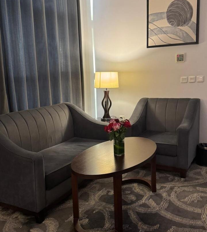 Laten Suites Al Salim Plaza