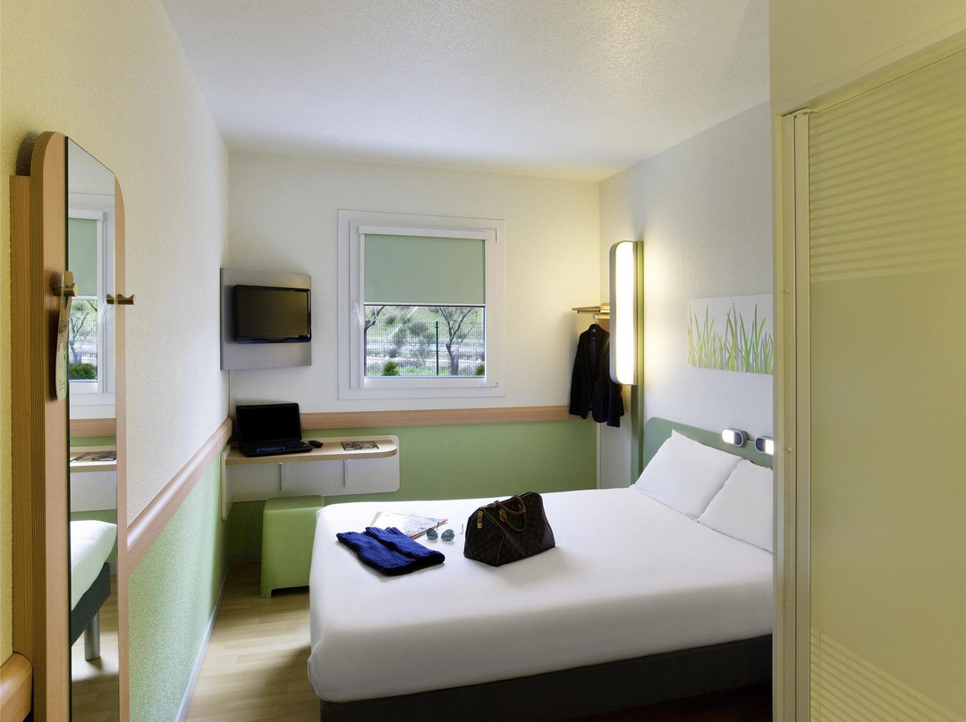 马德里宜必思赫塔菲酒店