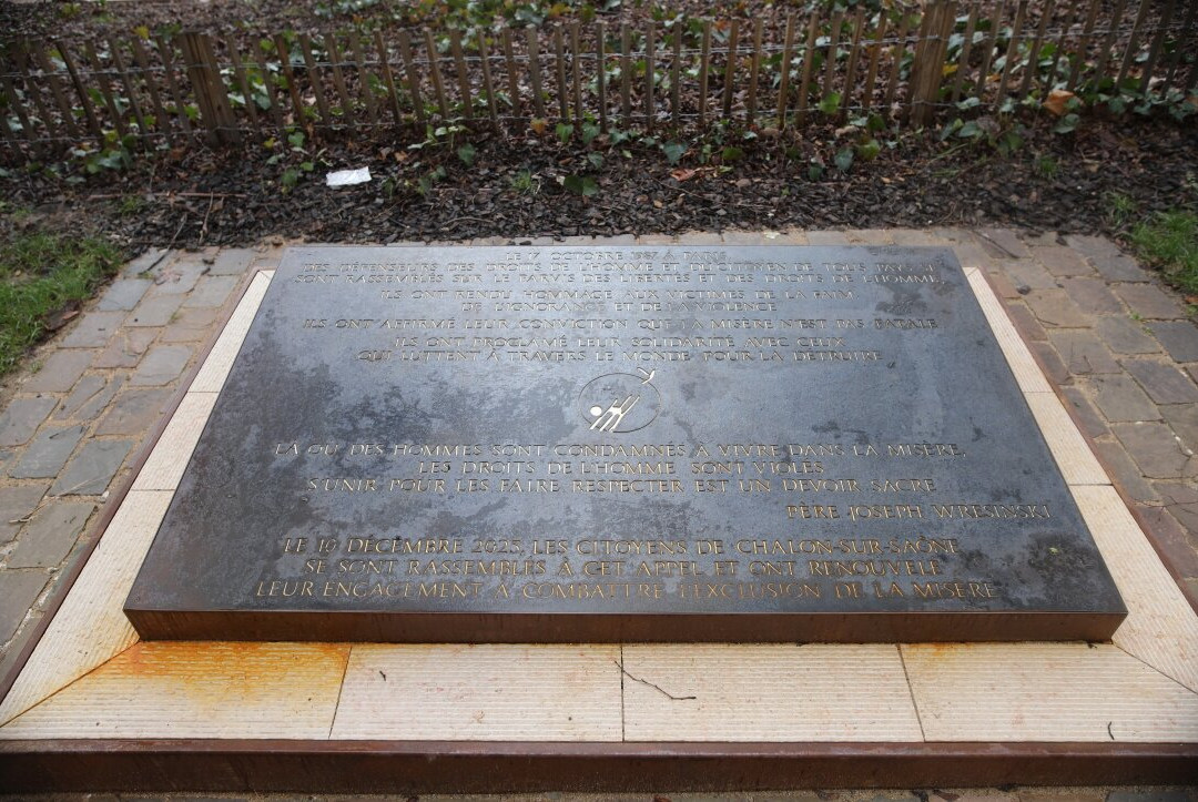 Place Louis Armand Calliat-索恩河畔沙隆必去景点