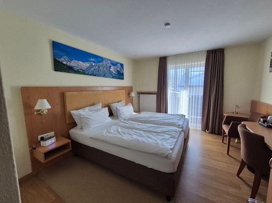 布鲁萨特伽尼酒店主图