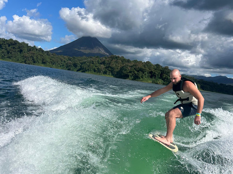 Volcano Watersports. Wakeboard, Wakesurf, Waterski, Tubing.-福德圣卡洛斯必去景点