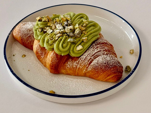 Broyé Café & Bakery