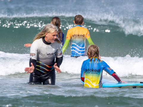 Stoked Surf School-佩伦波思必去景点
