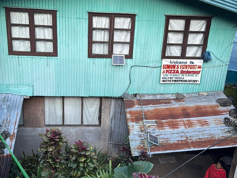 Simon's Viewpoint Inn主图