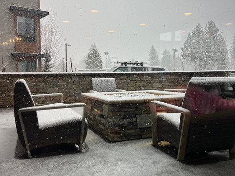 特拉基太浩湖万豪春山套房酒店主图