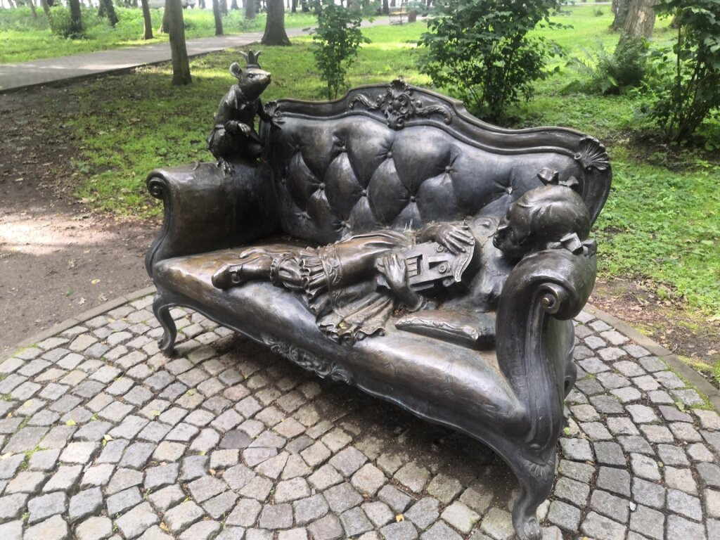 Sculptural Composition Sleeping Marie-斯韦特洛戈尔斯克必去景点