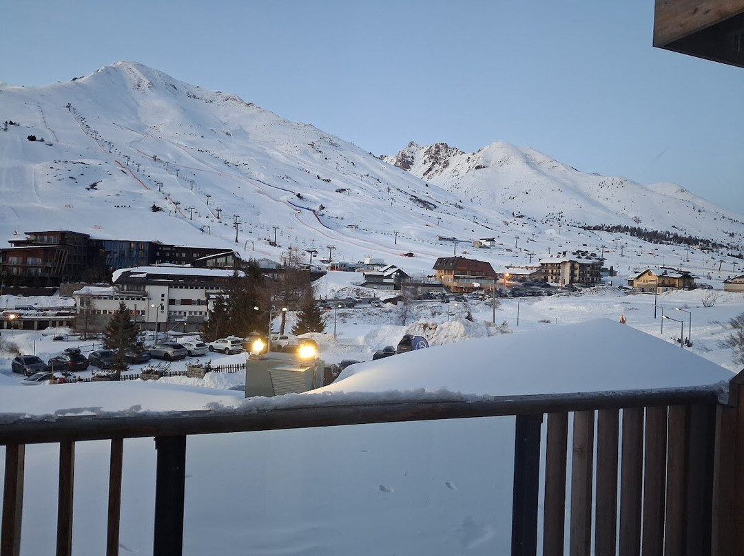 匹安迪内瓦酒店主图