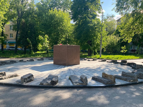 Monument of the Accident in Chernobyl-Ryazan必去景点