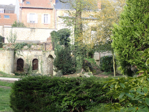 Parc Pierquin-沙勒维尔梅济耶尔必去景点