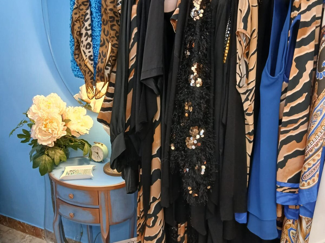 Esmeralda T Di Daniela Cerè Creazioni Moda-Marebello必去景点