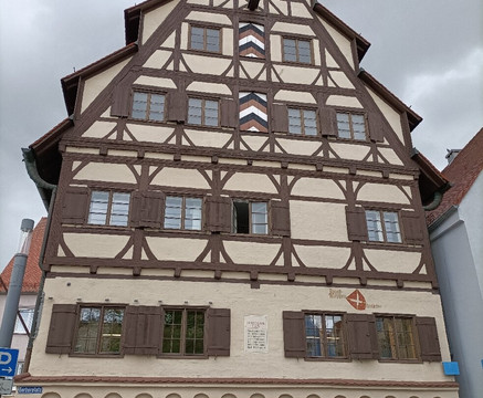 Siebendächerhaus-梅明根必去景点