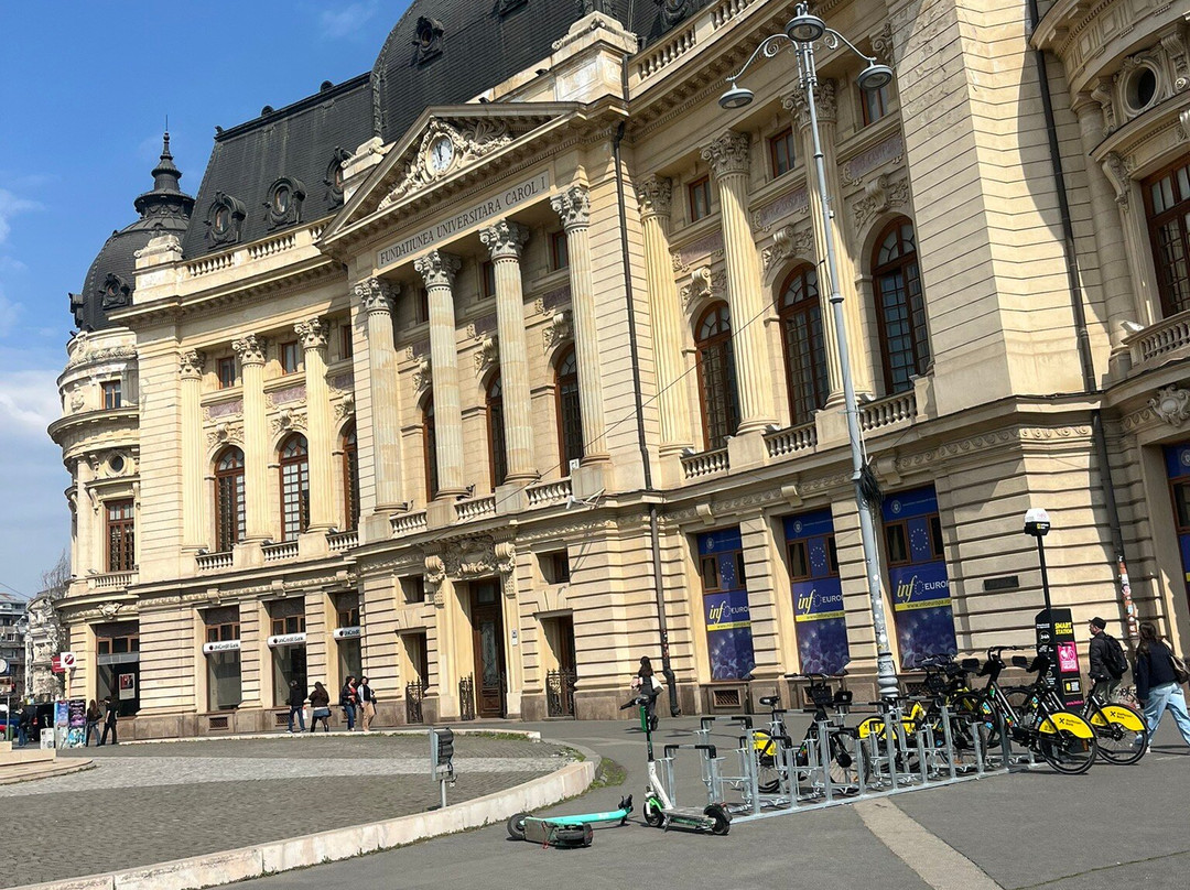 Piața Revoluției-布加勒斯特必去景点