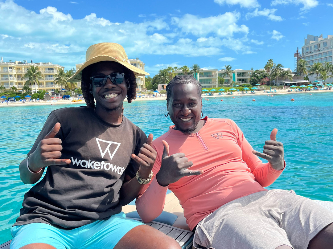 Wake To Wake Watersports-普罗维登西亚莱斯必去景点