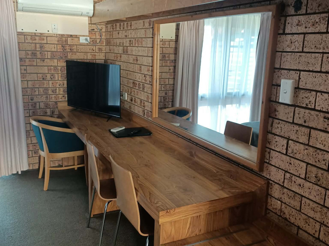 十美元镇酒店主图