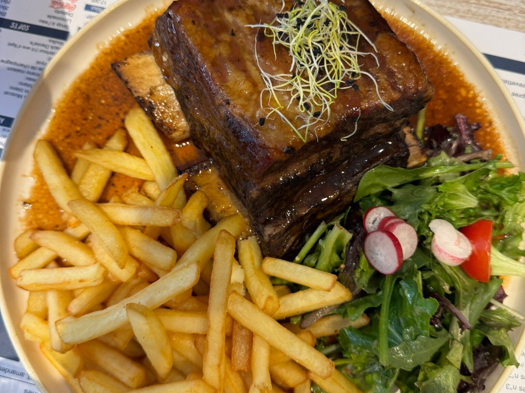 黎塞留酒店主图