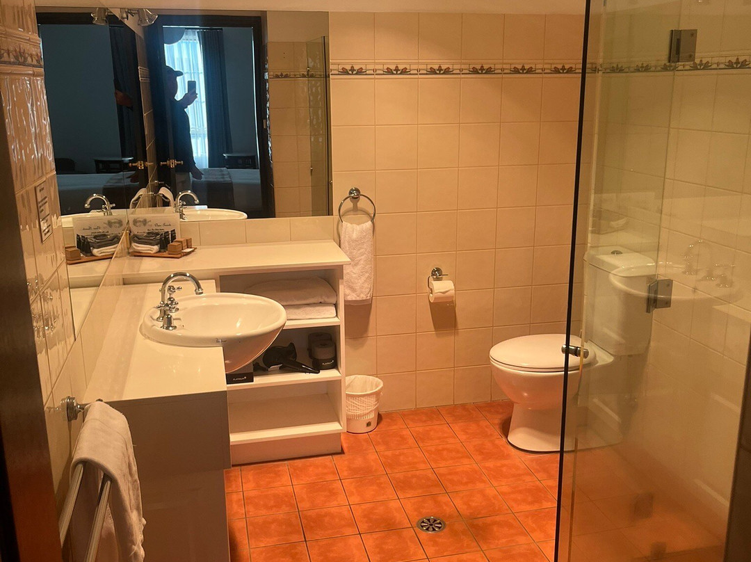 劳森河滨套房酒店主图